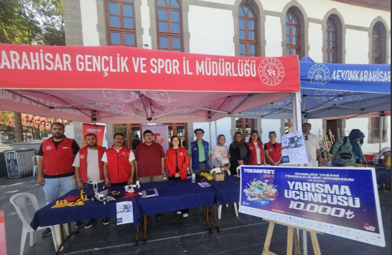 Afyonkarahisar Gençlik Merkezleri Meydanlarda Gençlerle Buluştu