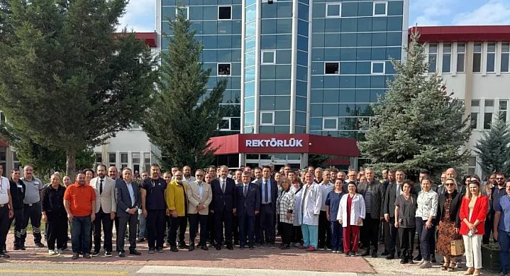 Afyonkarahisar Sağlık Bilimleri Üniversitesi Rektörlüğüne atanan Prof. Dr. Âdem Aslan, Görevine Başladı