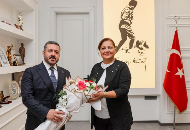 Anahtar Parti Afyonkarahisar İl Başkanı Üzeyir Aladağ ve Yürütme Kurulu Üyeleri, Afyonkarahisar Belediye Başkanı Burcu Köksal'ı Ziyaret Etti