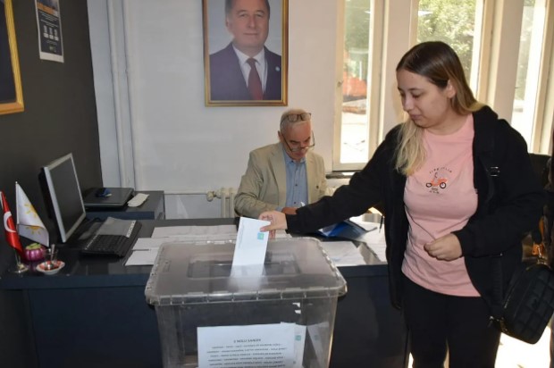 İYİ Parti Afyonkarahisar Merkez İlçe Başkanlığında, yaklaşan kongre öncesi delege seçimleri gerçekleştirildi