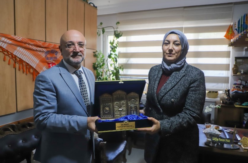 AK PARTİ İL  BAŞKANI TURGAY ŞAHİN GÖNÜL KÖPRÜSÜ DERNEĞİ’Nİ ZİYARET ETTİ