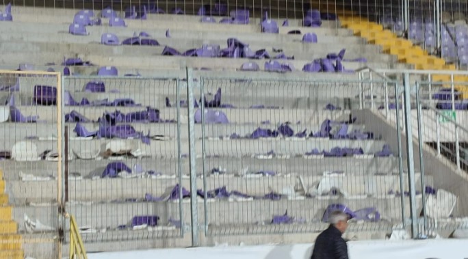 Eskişehirspor Taraftarı Afyon’da Olay Çıkardı: Koltuklar ve Lavaboları Parçaladı.