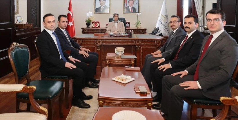 Afyonkarahisar'ın Devlet AnasıVali Yiğitbaşı, Yeni Görevlerine Başlayan Kaymakamlarla Bir Araya Geldi