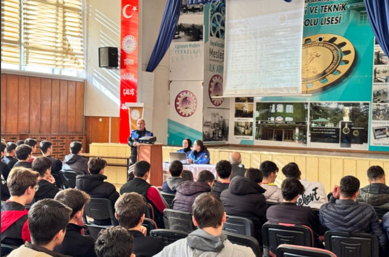 Afyonkarahisar Emniyetinden Öğrencilere Bilgilendirme Çalışması