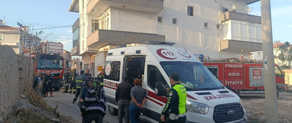Afyonkarahisar’da Ev Yangını: Büyük Maddi Hasar Oluştu Yangın Çevreye sıçramadan S öndürüldü.