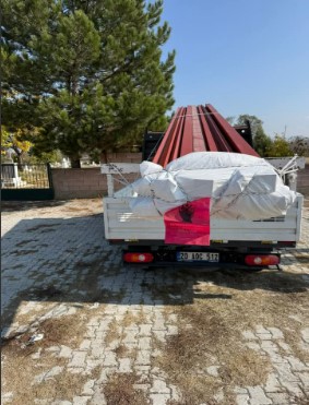 Evciler ilcesi Baraklı  köyü mezarlıgına musalla taşı uzerine  köylünün destegi ile catı yapılıyor.