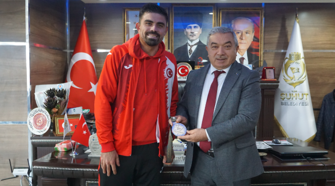 MİLLİ FUTBOLCU EMRE KILINÇ MEMLEKETİ ŞUHUT’TA 