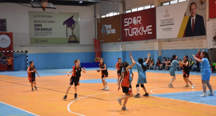 Okul Sporları Küçük Erkek ve Küçük Kız Hentbol İl Birinciliği Afyonkarahisar’da Tamamlandı
