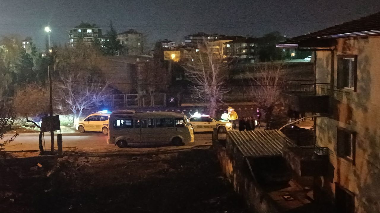 Tren Yolunda Feci Kaza: Lokomotif 16 Yaşındaki Gence Çarptı