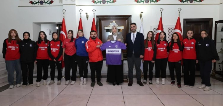 Devlet Ana Yiğitbaşı’ndan U17 Kadın Futbol Takımına Moral Desteği