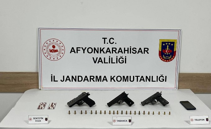 Afyonkarahisar’da Jandarmadan Operasyon: Silah ve Uyuşturucu Ele Geçirildi
