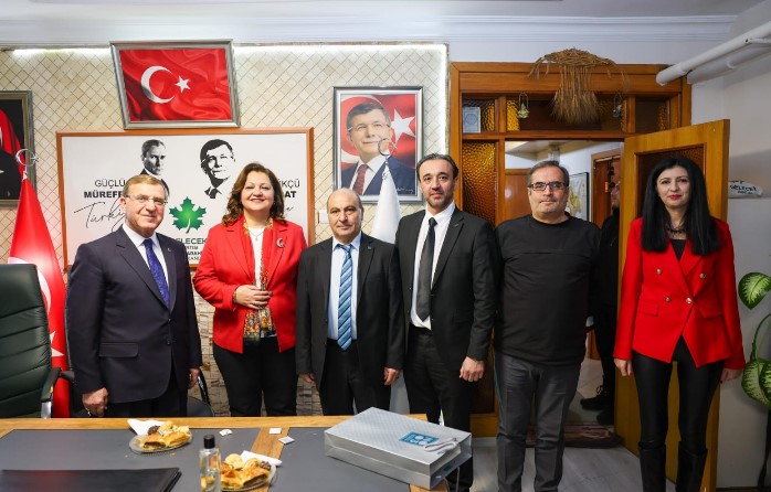Belediye Başkanı Burcu Köksal’dan Gelecek Partisi İl Başkanlığını Ziyaret Etti.