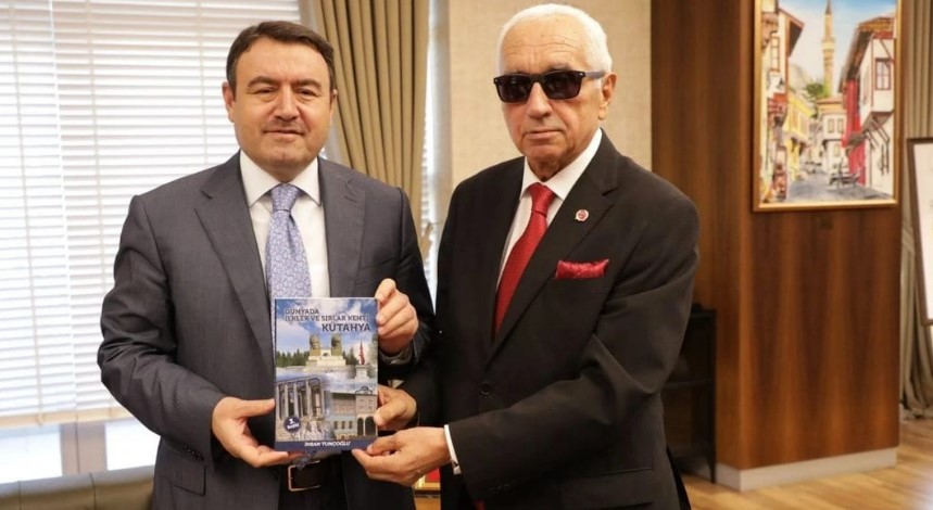 KÜTAHYA’NIN DUAYEN GAZETECİSİNE 2025 MESLEK ONUR ÖDÜLÜ