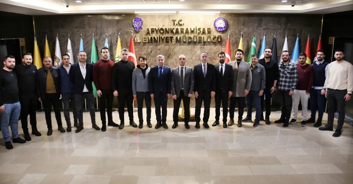 Afyonkarahisar Emniyet Müdürü Asayiş Şube Müdürlüğü ekiplerini Makamında Kabul ederek Tebrik etti.