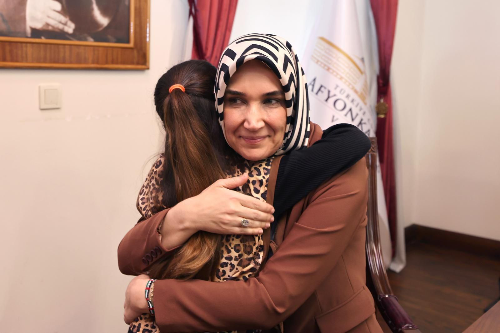 Afyonkarahisar Valisi Doç. Dr. Kübra Güran Yiğitbaşı, Valilik makamında vatandaşlarla Buluştu.