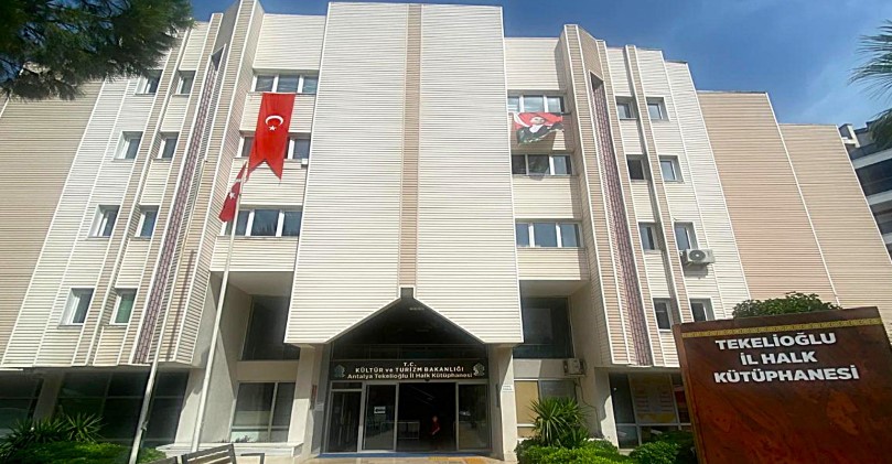 Antalya Halk Kütüphanesi’ne Azerbaycan Kültürüne Dair Kitaplar Bağışlandı