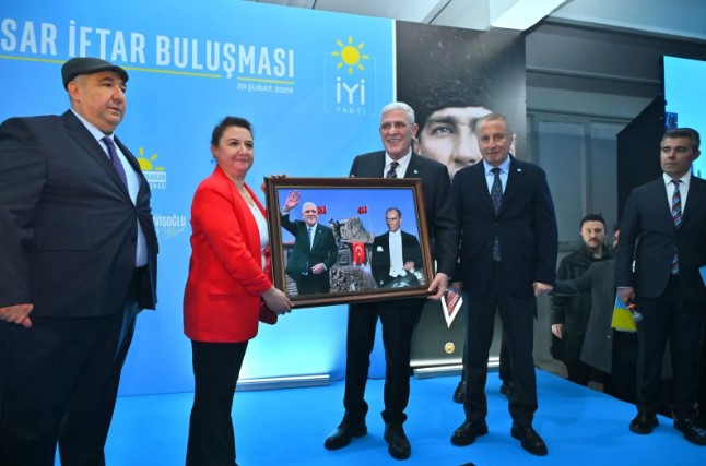 İYİ PARTİ’NİN AFYONKARAHİSAR İFTARINDA TARİHİ BULUŞMA