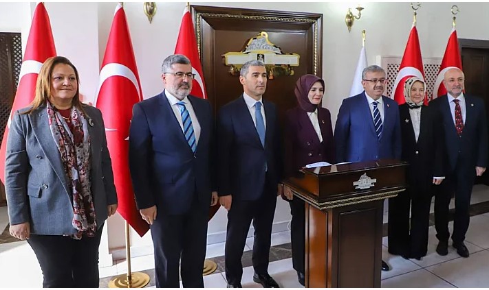 Aile ve Sosyal Hizmetler Bakanı Mahinur Özdemir Göktaş, Afyonkarahisar Valisi Dr. Naci Aktaş’a yeni görevinde başarılar diledi.