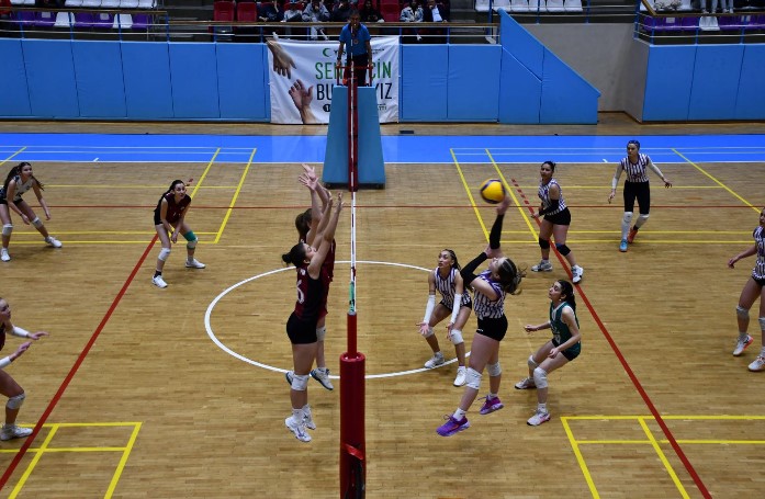 Kadınlar Bölgesel Lig Voleybol Müsabakaları Afyonkarahisar’da Başladı - Galeri