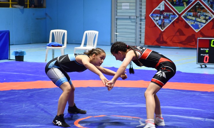 Afyonkarahisar’da Okul Sporları Gençler Serbest Güreş Müsabakaları Sona Erdi