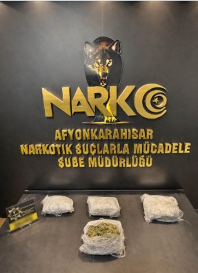 Afyon’da Uygulama Noktasında Durdurulan Otomobilden 1 Kilo 500 Gram Uyuşturucu Çıktı