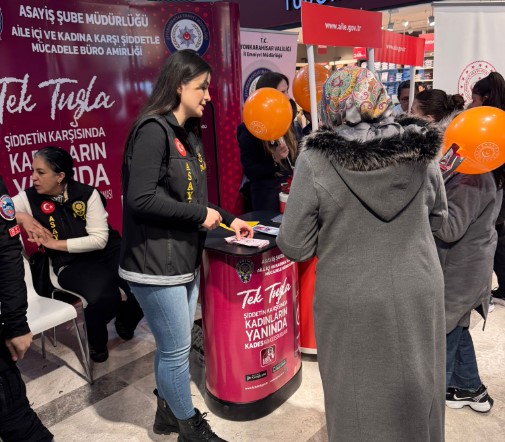 8 Mart’ta AVM’de KADES Bilgilendirmesi: 460 Kadına Broşür Dağıtıldı