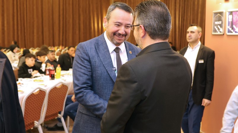 Sandıklı Belediye Başkanı Adnan Öztaş, Sandıklı Belediyesi tarafından düzenlenen belediye personellerimizle iftar sofrası programına katıldı.
