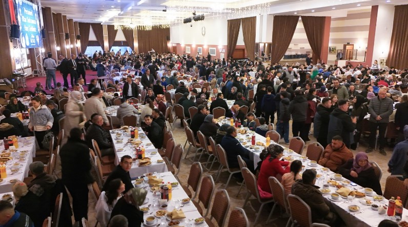 Sandıklı Belediye Başkanı Adnan Öztaş, Sandıklı Belediyesi tarafından düzenlenen belediye personellerimizle iftar sofrası programına katıldı. - Galeri