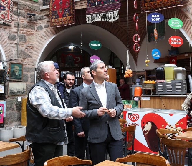 Afyonkarahisar Valisi Dr. Naci Aktaş Tarihi Demirciler Çarşısı’nı Ziyaret Etti