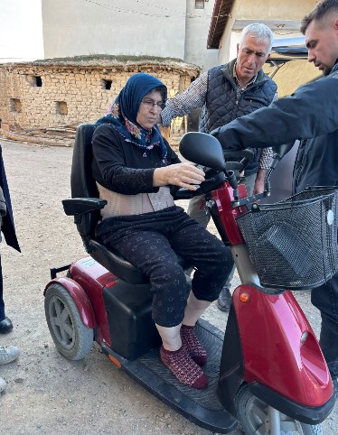 Kadınanalar Kültür Derneği’nden Anlamlı Destek: Elektrikli Tekerlekli Sandalye Hediye Edildi
