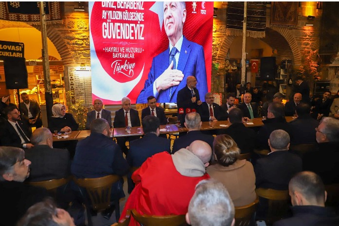 BAŞKAN ŞAHİN’İN BAYRAM TURU ŞUHUT’TAN DİNAR’A UZANDI
