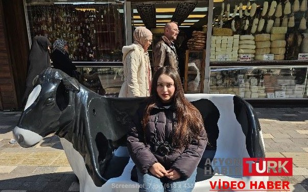 Uzun Çarşı’da Dikkat Çeken Görüntü: “Möö Möö” Sesleri ile  Yankılandı