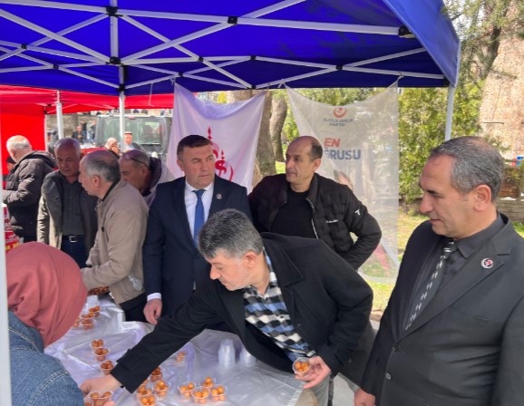 Büyük Birlik Partisi Muhsin başkan için lokma dağıttı. - Galeri