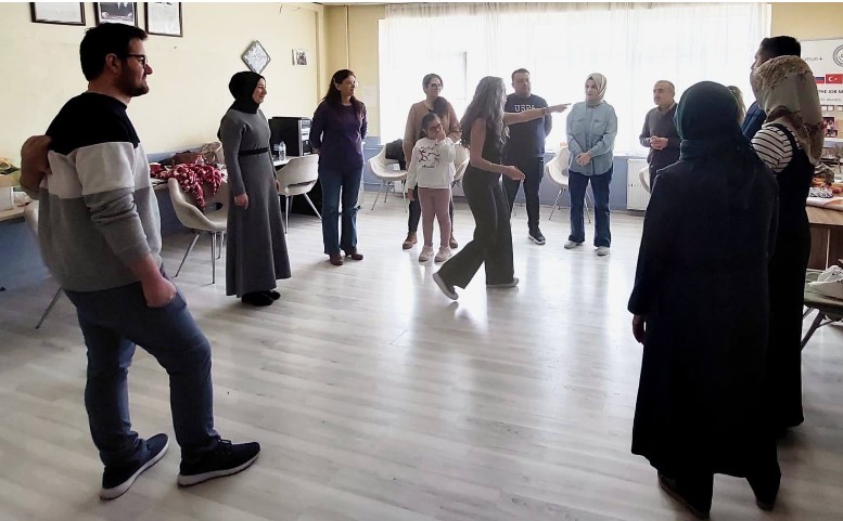 Koda Emirdağ Öğretmen Topluluğu’nda ‘Yaratıcı Drama’ eğitimi gerçekleştirildi.