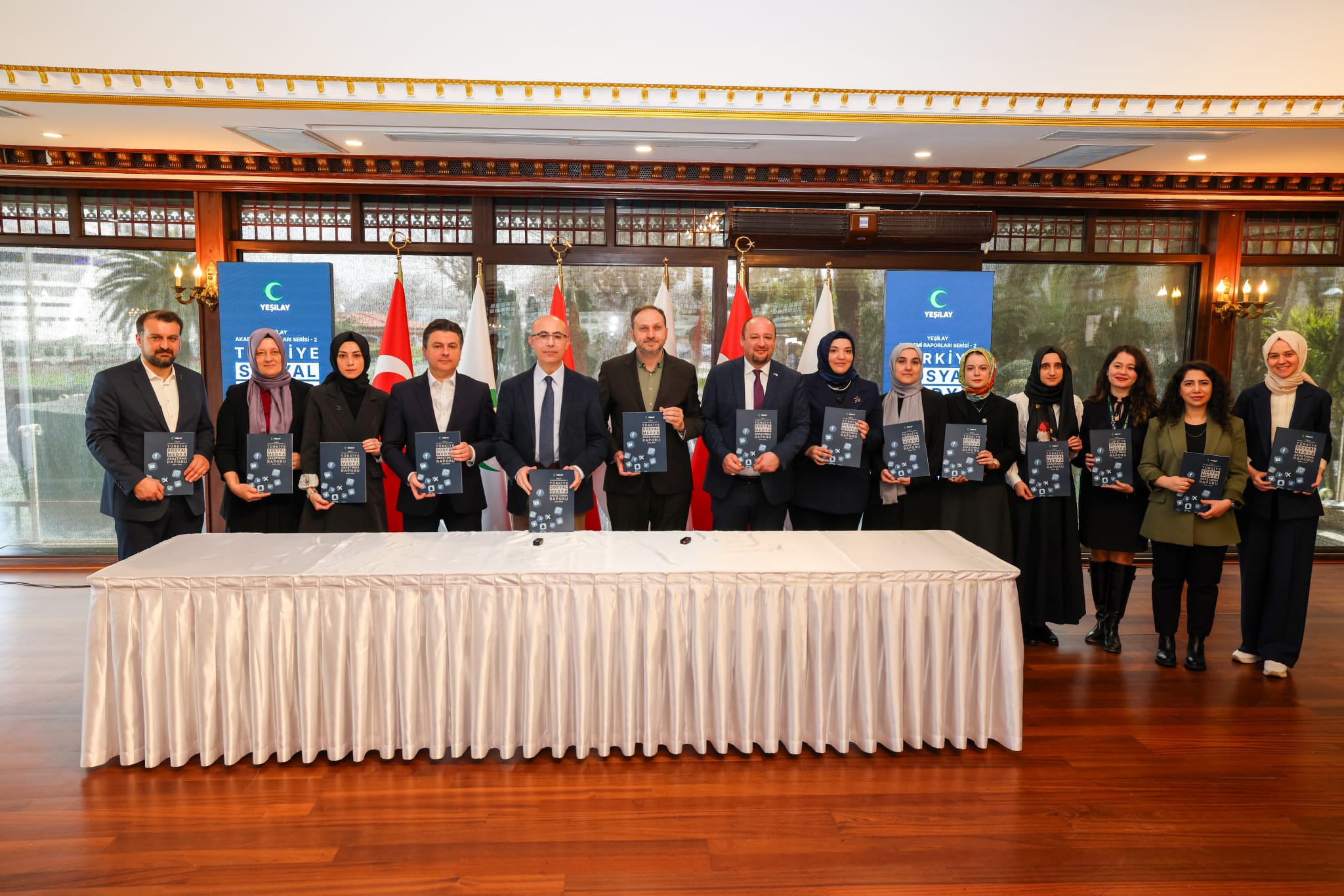 SOSYAL MEDYA HEM BAĞIMLILIK OLUŞTURUYOR HEM DİĞER BAĞIMLILIKLARA ZEMİN HAZIRLIYOR