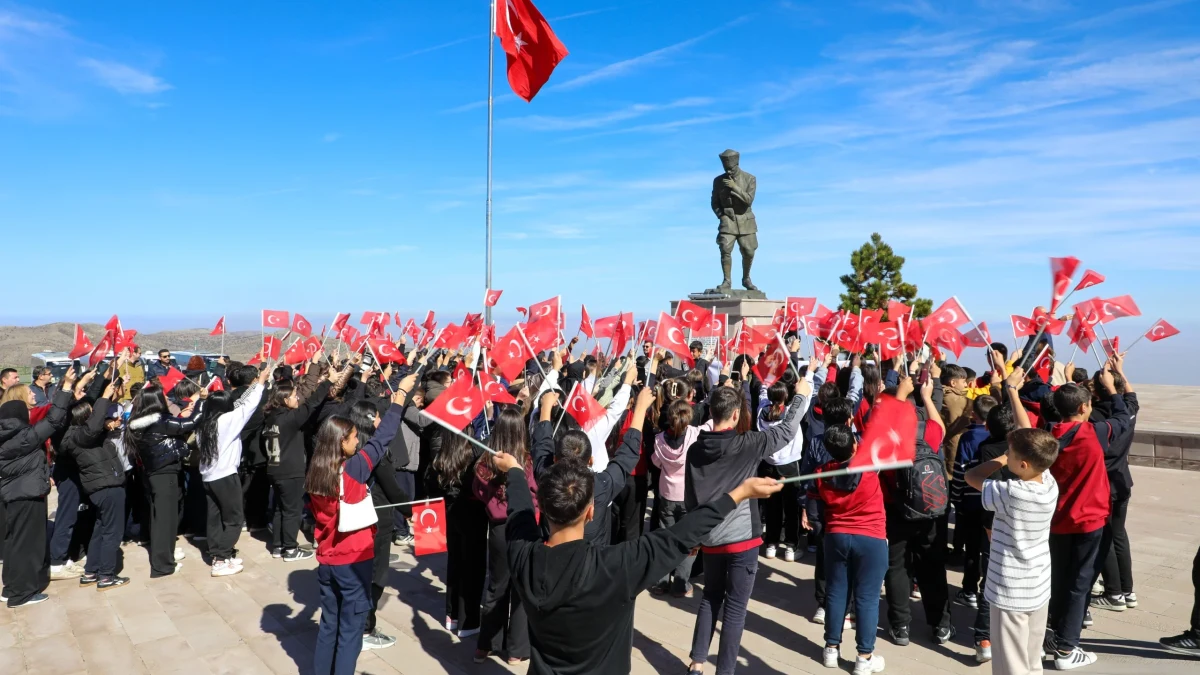 Zaferin İzinde, Kocatepe'nin Zirvesi'nde