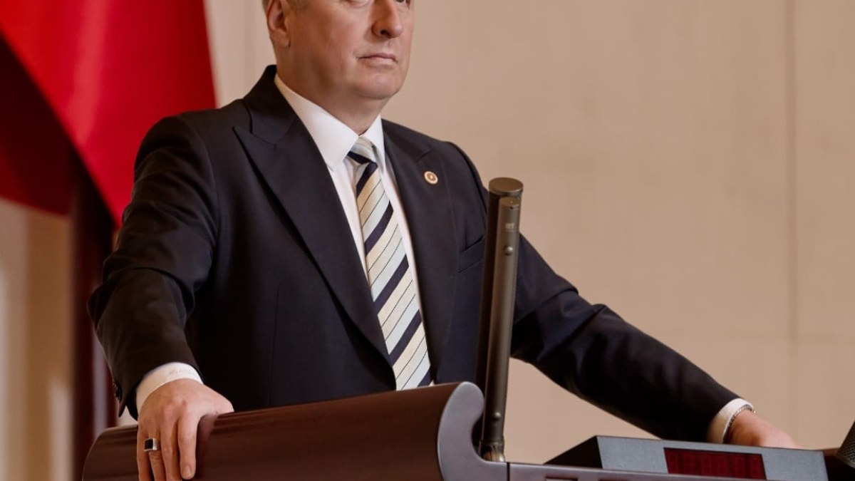 “CUMHURİYET, BİR MİLLETİN KÜLLERİNDEN DOĞARAK YAZDIĞI EN BÜYÜK DESTANDIR!”