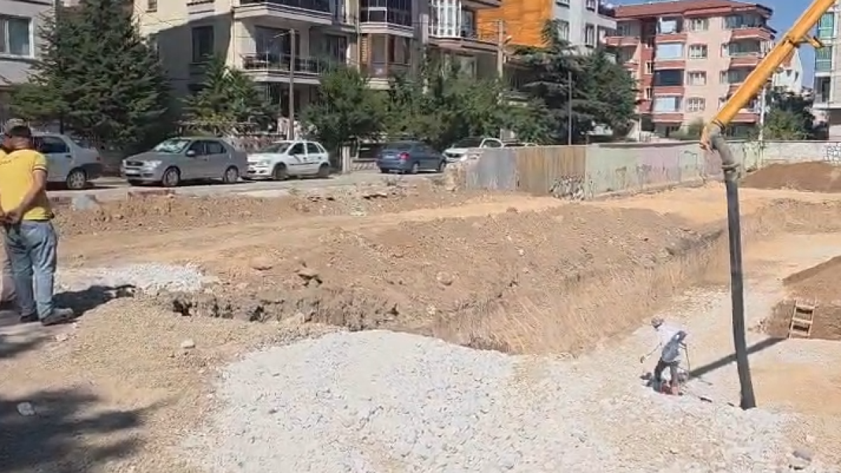 Zafer Mahallesi Semt Polikliniğinde Zemin Beton Çalışmalarına Başlandı