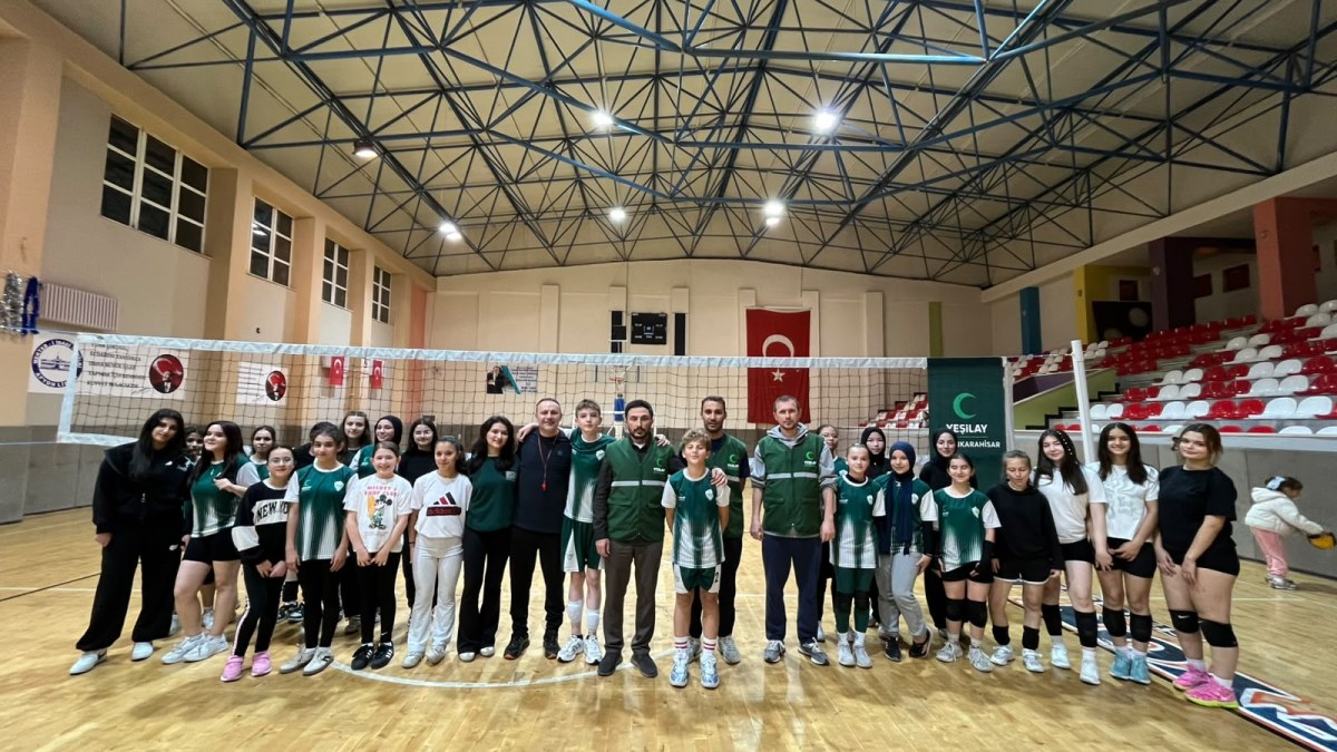Yeşilay Afyonkarahisar Şubesi Ücretsiz Voleybol Kursunda İkinci Yıl Heyecanı!