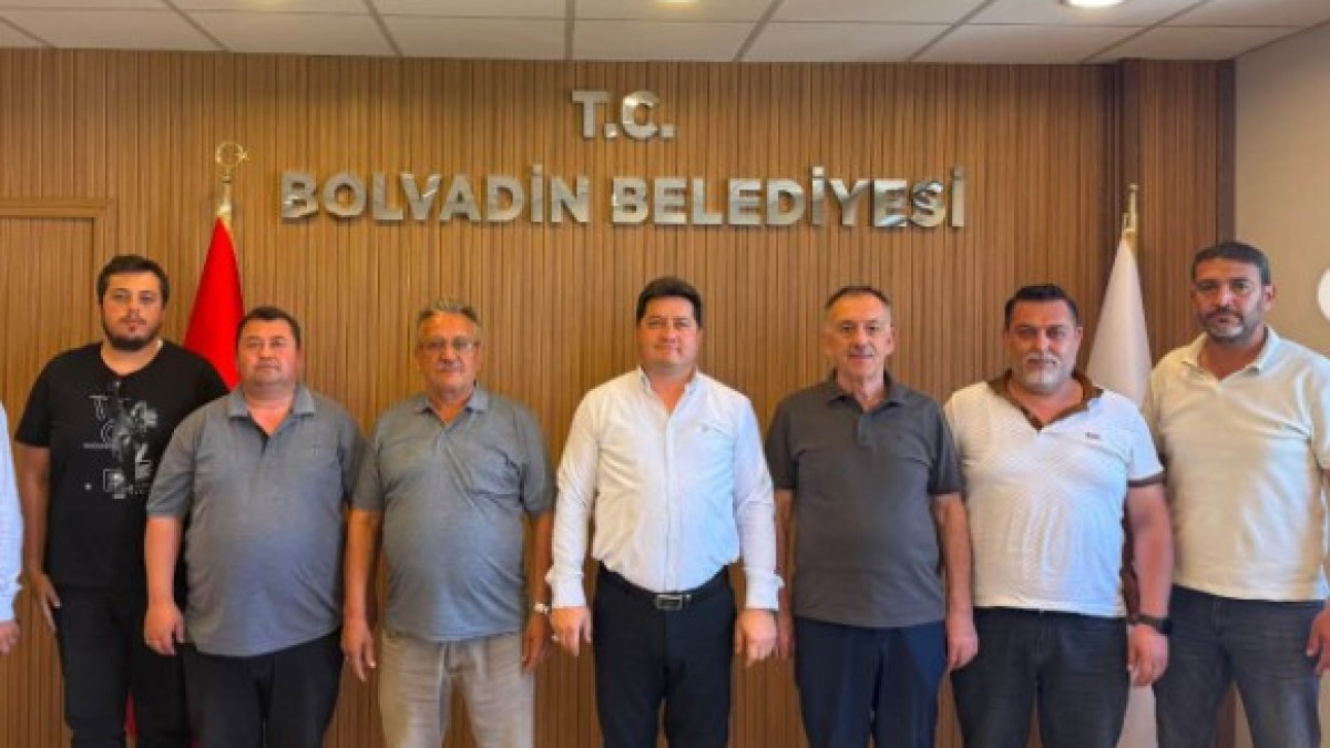 Bolvadin’de Dikkat Çeken Buluşma! Plaket Mesajının Ardındaki Birlik Vurgusu Gündem Oldu