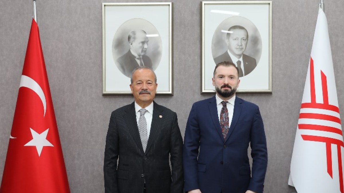 Milliyetçi Hareket Partisi Afyonkarahisar Milletvekili Mehmet Taytak, Yükseköğretim Kurulu (YÖK) Genel Sekreteri Batıkan Aksoy’u makamında ziyaret etti.