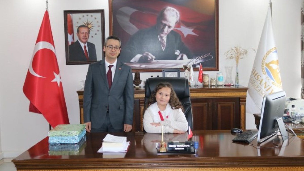 İhsaniye ilçesinde Atatürk İlkokulu ve Ortaokulu’nun düzenlediği 23 Nisan Törenleri Coşkuyla Kutlandı