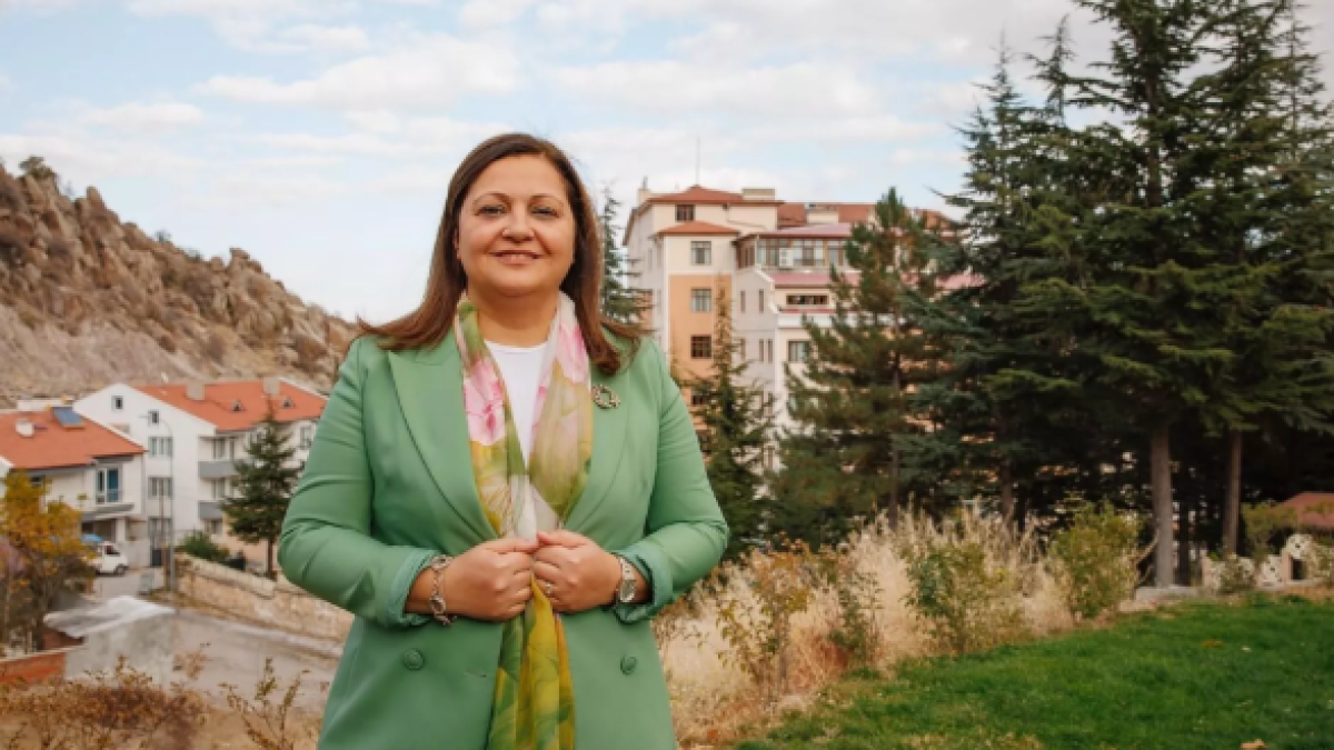 BAŞKAN BURCU KÖKSAL’DAN BABALAR GÜNÜ MESAJI