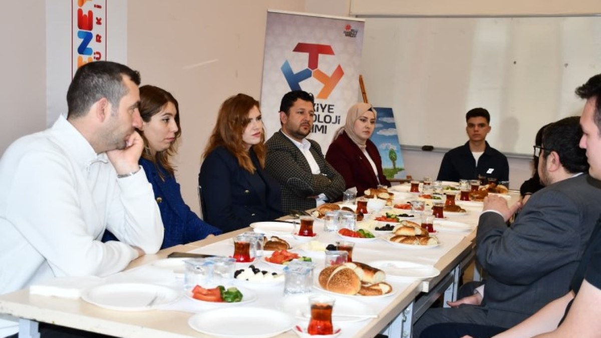 Afyonkarahisar’da Deneyap Ziyareti ve Gençlerle Kahvaltı Programı