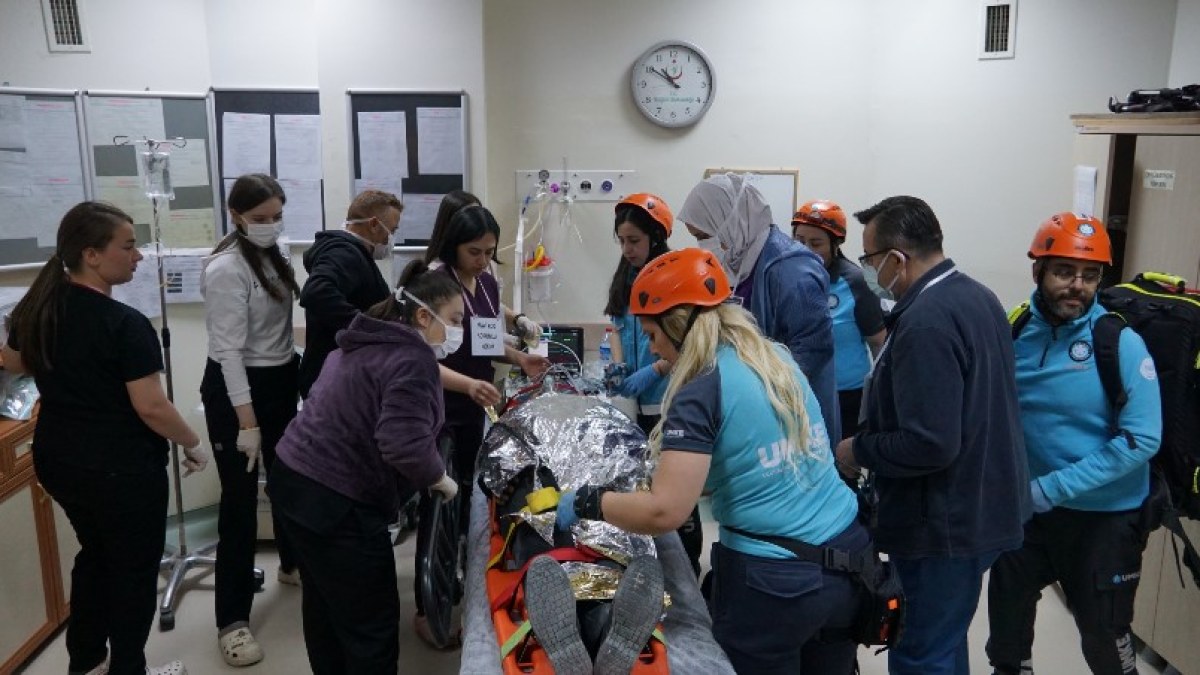 ŞUHUT’TA HASTANE TATBİKATINDA EKİPLER ZAMANLA YARIŞTI