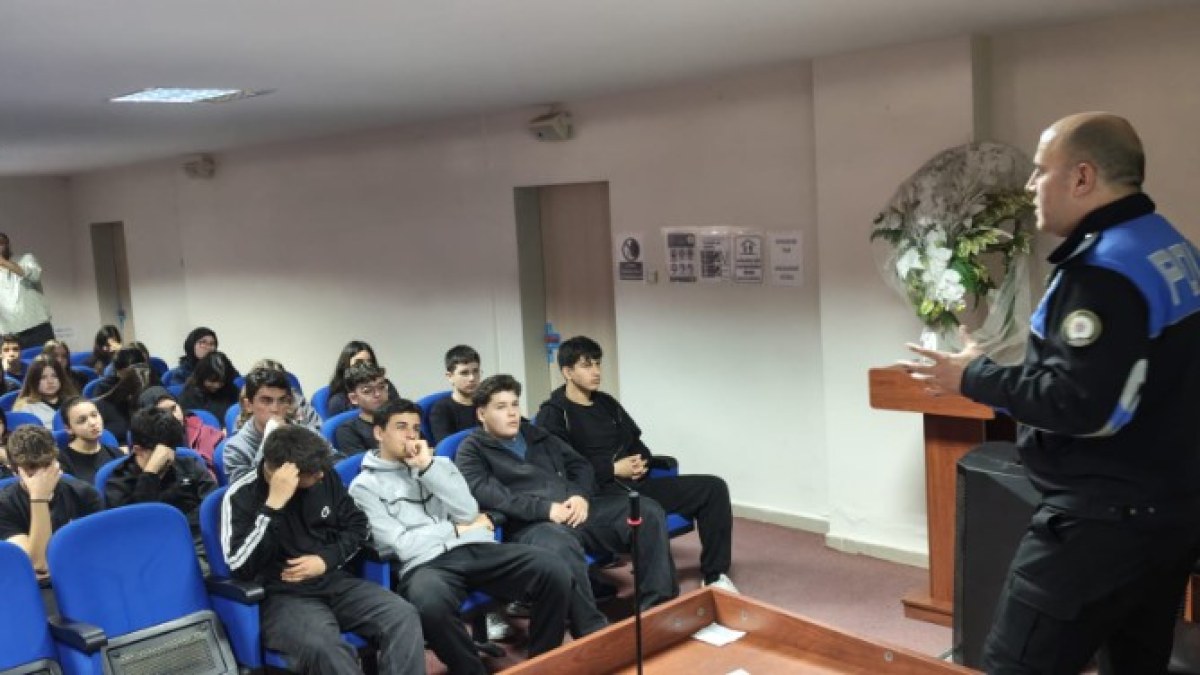 Ali Çağlar Anadolu Lisesi Öğrencilerine Emniyetten Bilgilendirme Eğitimi