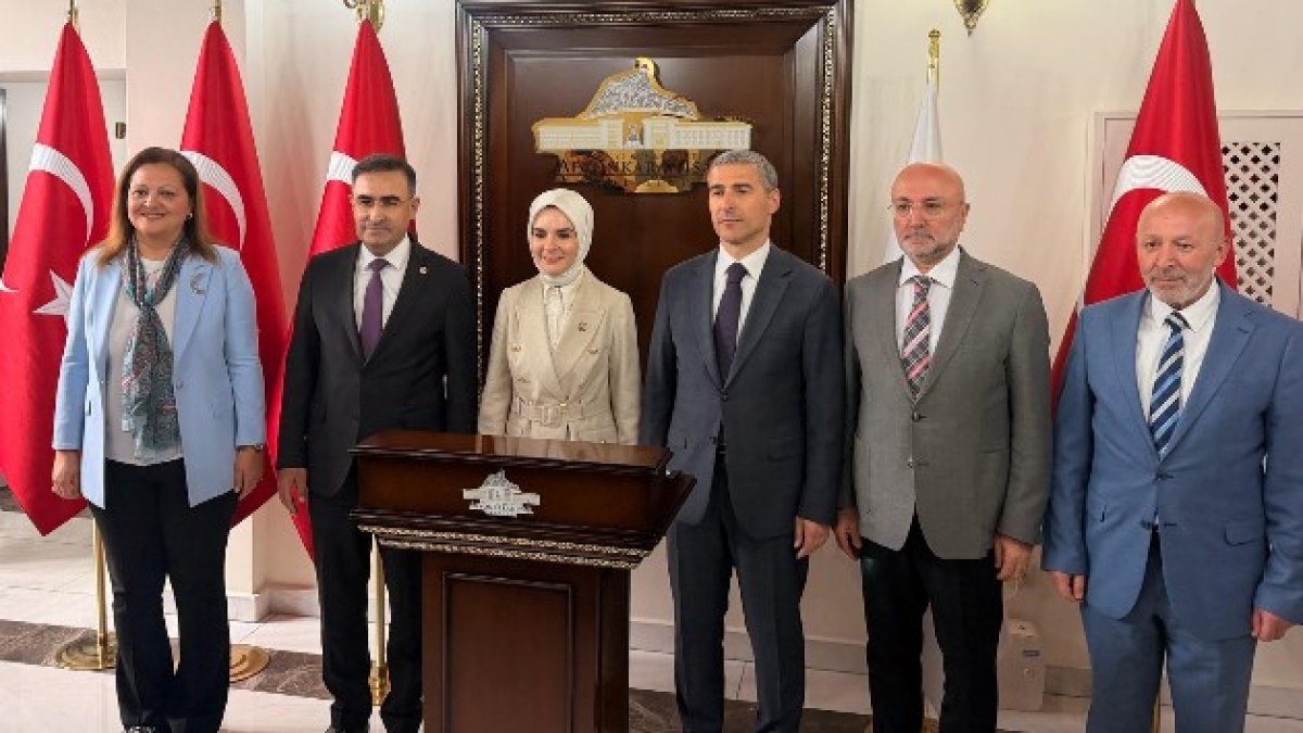 Bakan Mahinur Özdemir Göktaş Afyonkarahisar’da Temaslarda Bulundu