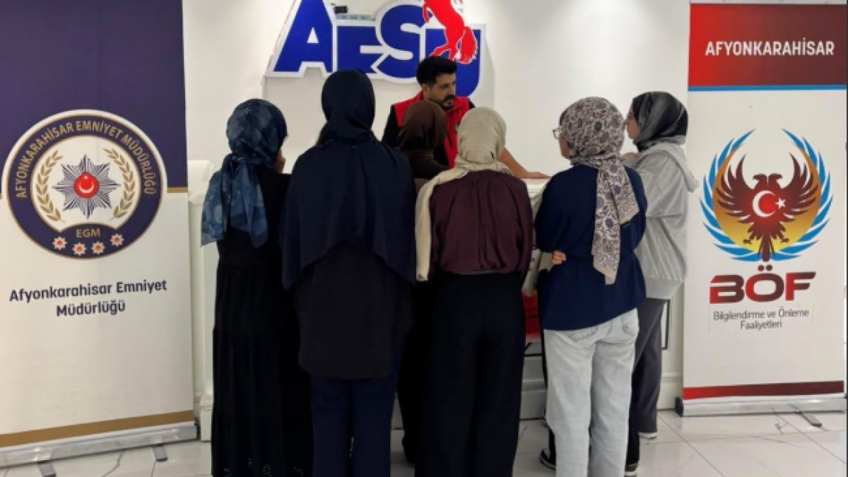 Emniyet Müdürlüğü'nden Üniversitelere Özel Proje: Gençler Bilgilendirme Stantlarında Buluştu