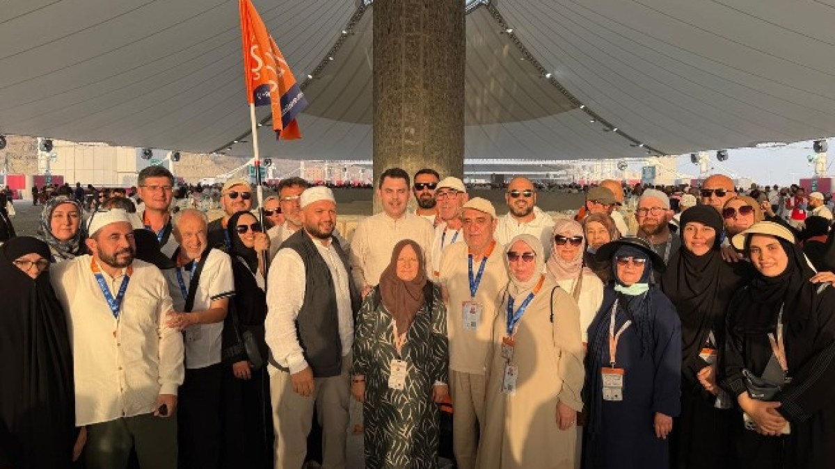 Bakan Murat Kurum, Afyonkarahisarlı hacılarla bayramlaştı