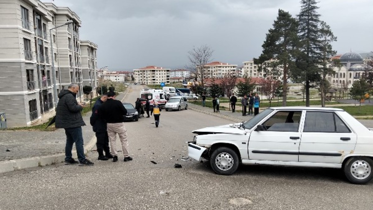 Zafer TOKİ’de Bitmeyen Tehlike: Aynı Yolda Yine Kaza, Mahalleli İsyanda